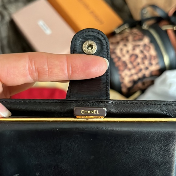 Chanel classic short kiss lock caviar wallet - Picture 6 of 14